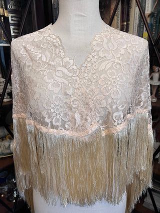 chal de encaje.