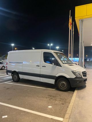 TRANSPORTES Y MUDANZAS