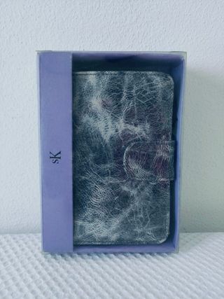 Portafoglio in similpelle verniciata grigio/bianco