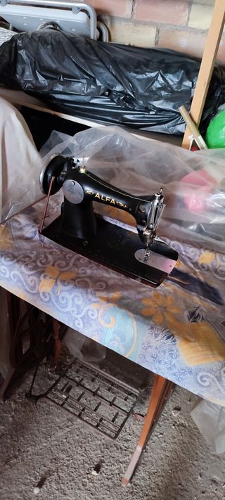 Maquina de coser clásica Alfa
