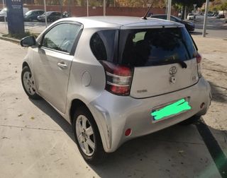 Toyota iQ 2011