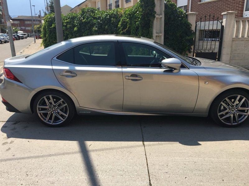 Lexus IS 2016 - foto 1