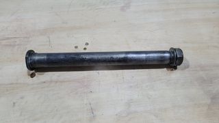 Eje rueda trasera Honda CRF450R año 2004