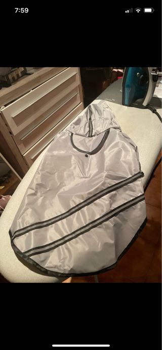 chubasquero de perro