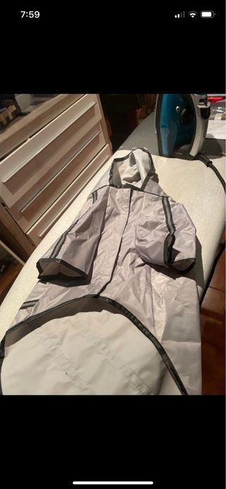 chubasquero de perro