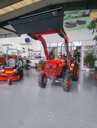 Mini tractor Kubota con pala