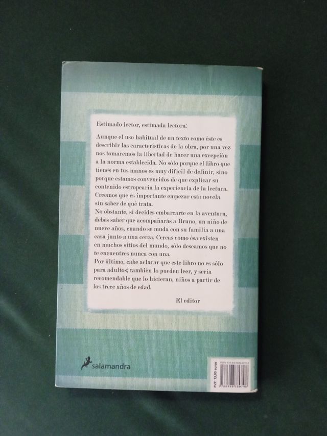 El niño con el pijama de rayas