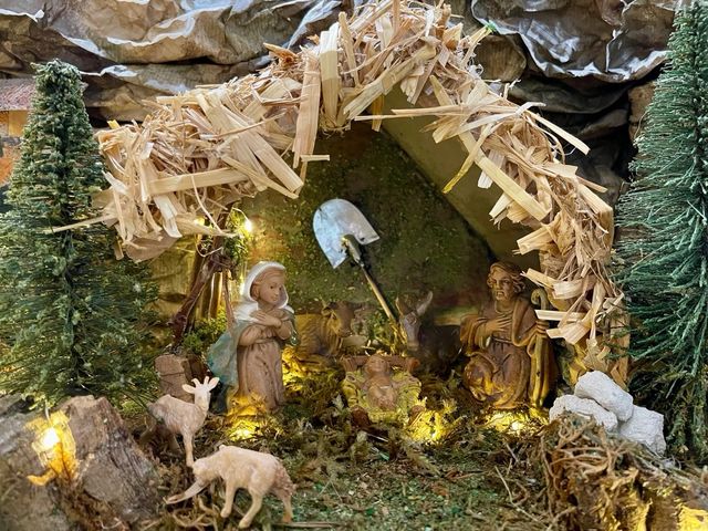 presepe presepio artigianale con luci e personaggi