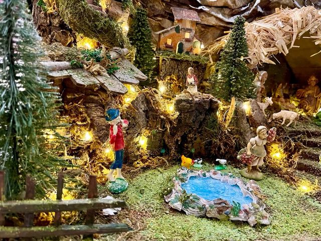 presepe presepio artigianale con luci e personaggi