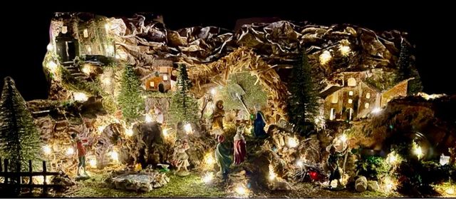 presepe presepio artigianale con luci e personaggi