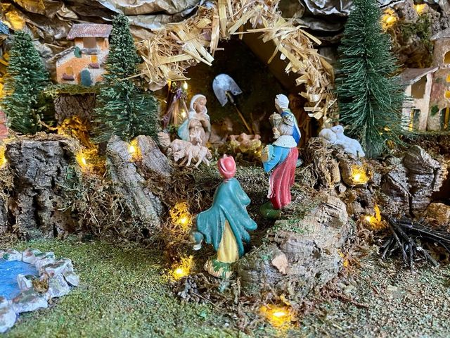 presepe presepio artigianale con luci e personaggi