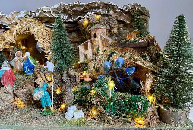 presepe presepio artigianale con luci e personaggi