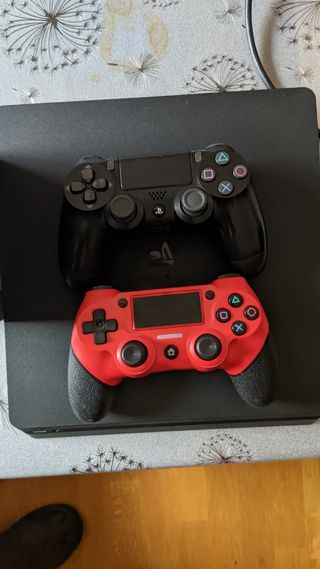 PS4 + 2 Mandos + 3 Juegos