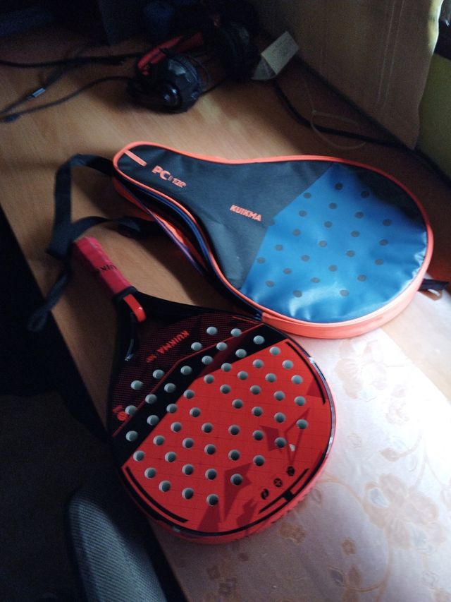 Pala de pádel con funda