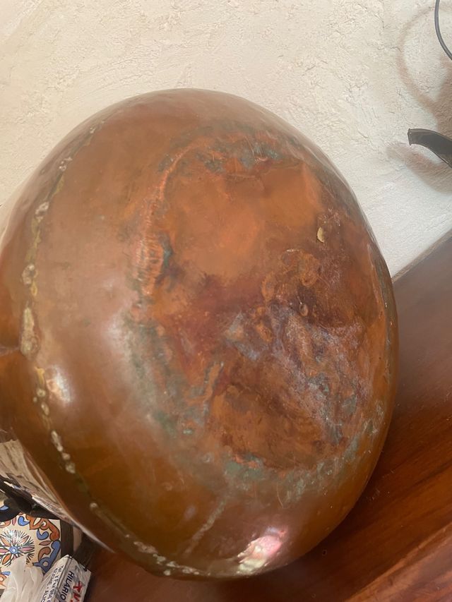 Antiguo cuenco de cobre