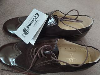 Zapato artesano marrón