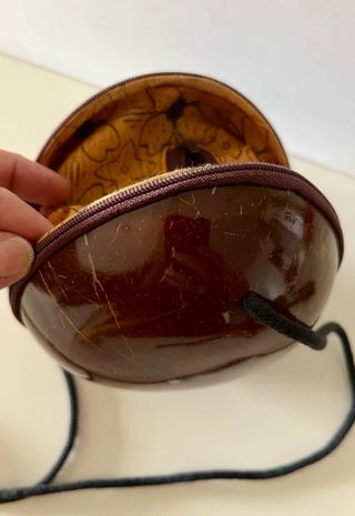 bolso hecho de coco