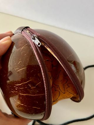 bolso hecho de coco