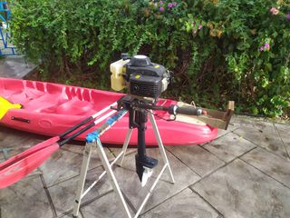 Kayak , piragua con motor y resto de equipo.