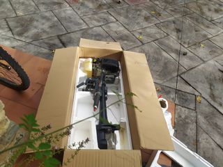 Kayak , piragua con motor y resto de equipo.