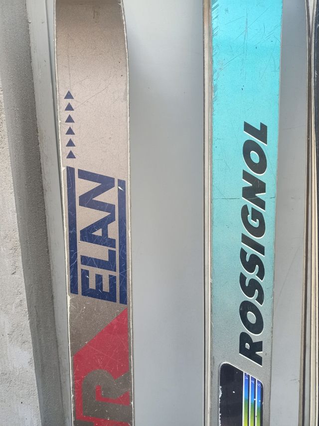     LOS 4 PARES DE ESQUIS  40
 €.