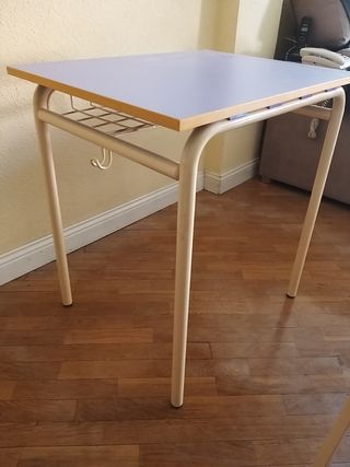 Escritorio infantil y silla