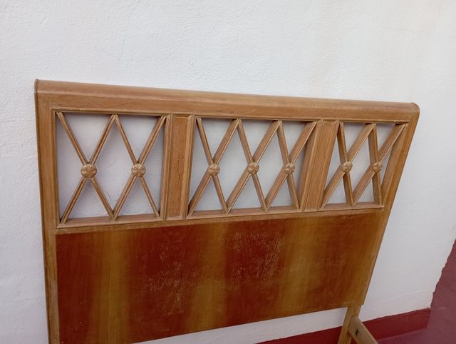 Cama antigua de madera