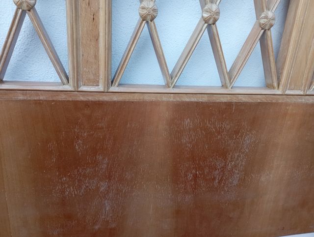 Cama antigua de madera