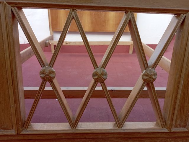 Cama antigua de madera