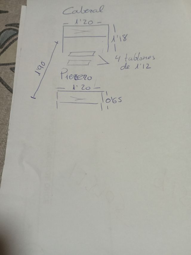 Cama antigua de madera