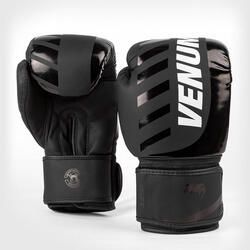 Guantes de boxeo Venum.