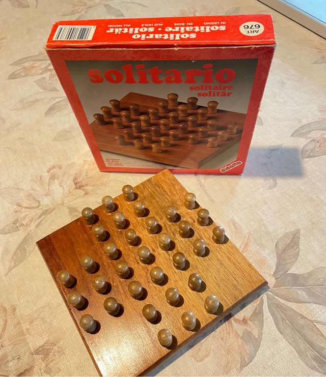 solitario inglés juego de estrategia