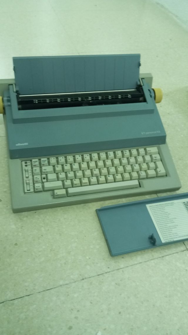 Maquina de escribir Olivetti ET 55