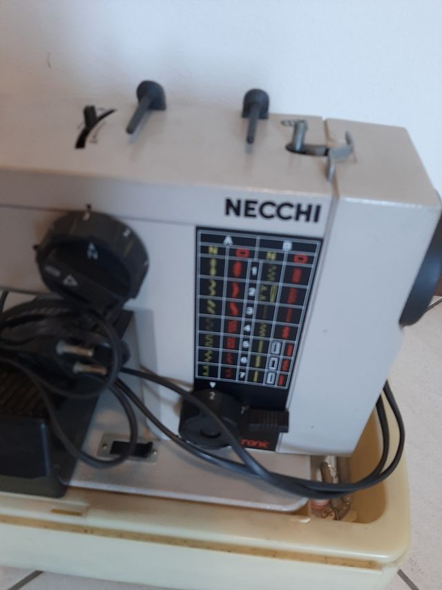 Macchina da cucire elettrica NECCHI