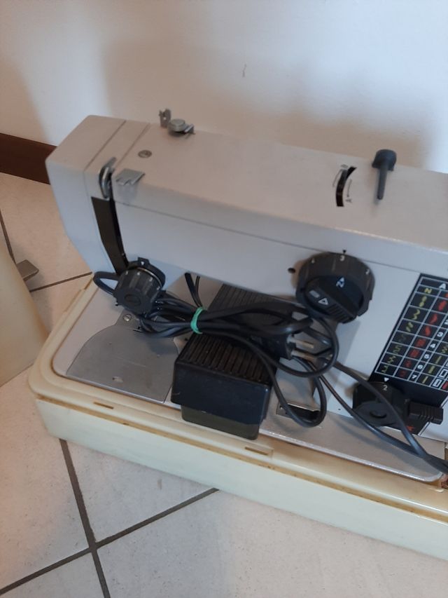 Macchina da cucire elettrica NECCHI