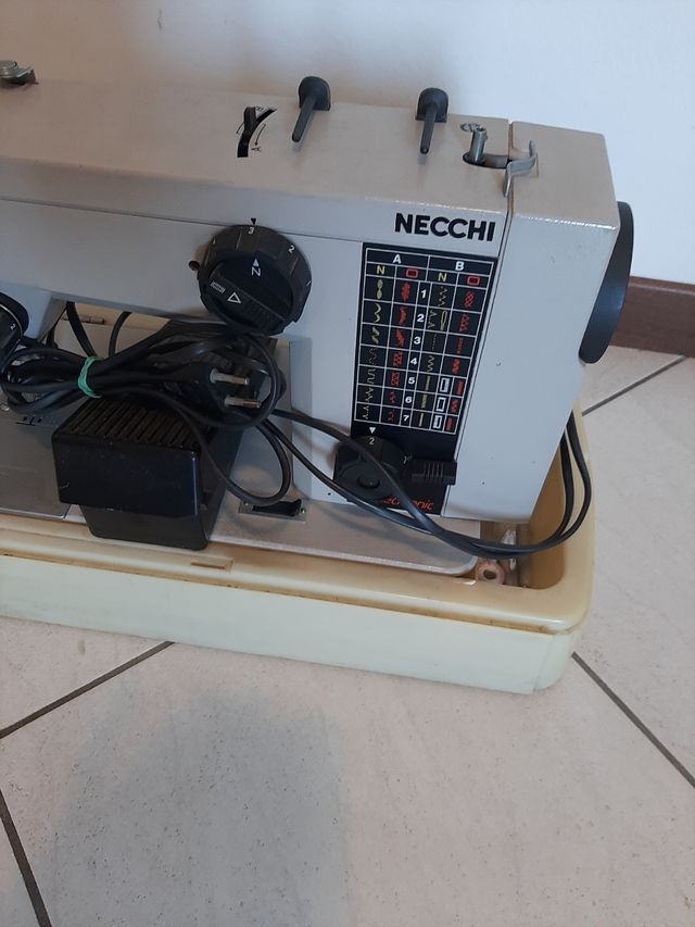 Macchina da cucire elettrica NECCHI