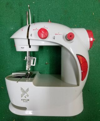 Pirograbador y maquina coser.