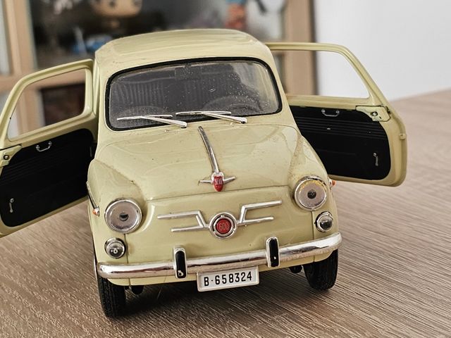 Seat 600 escala 1:18 Solido