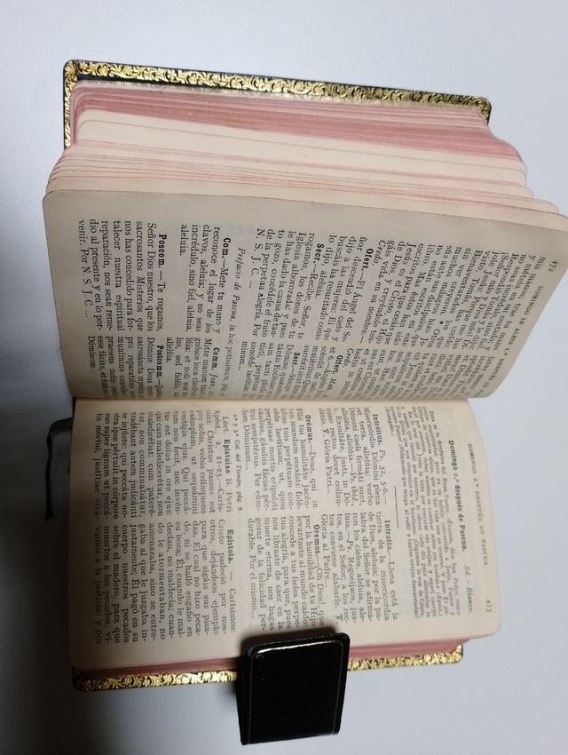 Misal latino y libros Rtv salvat