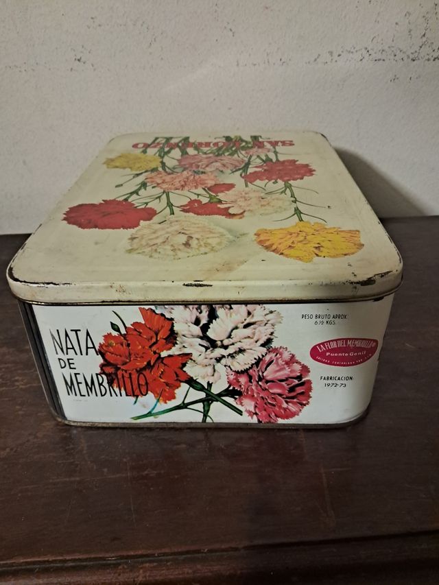 Caja metal del año 72