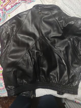 Cazadora negra de piel