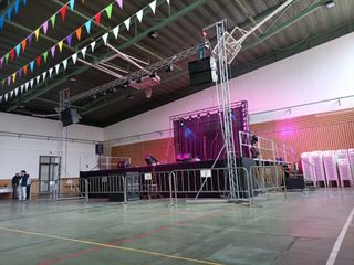 Alquiler de sonido e iluminación.Pantalla gigante.