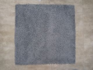 Alfombra color gris 80x80 cm
