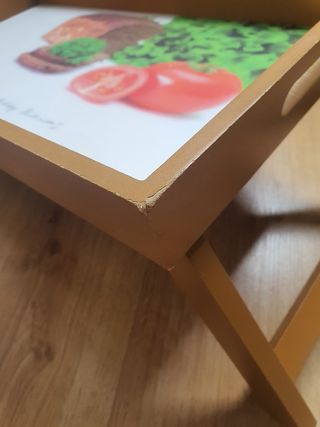 Mesa auxiliar con patas