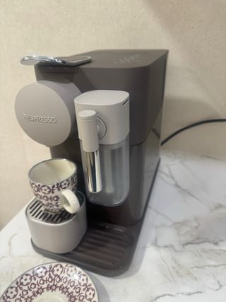 Cafetera Nespresso De’Longui