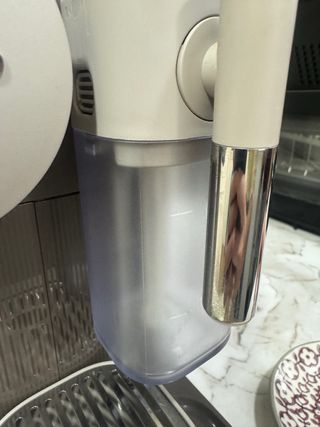 Cafetera Nespresso De’Longui