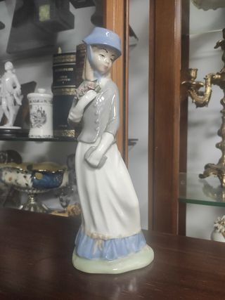 Figura de Porcelana pintada y realizada a mano