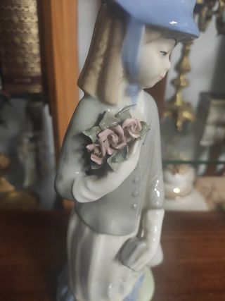 Figura de Porcelana pintada y realizada a mano