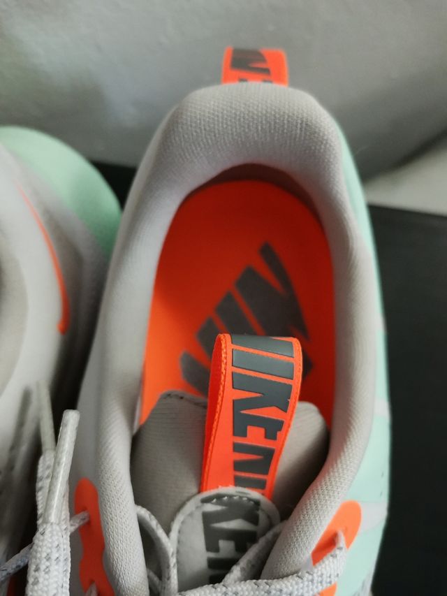 Bambas NIKE REACT talla 42.5 27cm sin estrenar