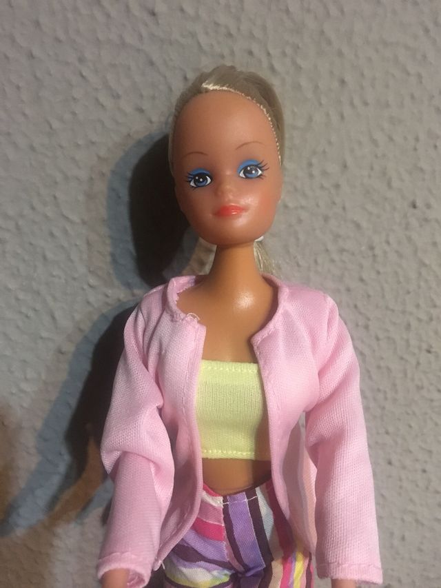 Antigua Barbie C13 Simba ropa original